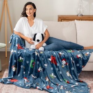 Berkshire Velvet Loft Blanket Snoopy Christmas NWT